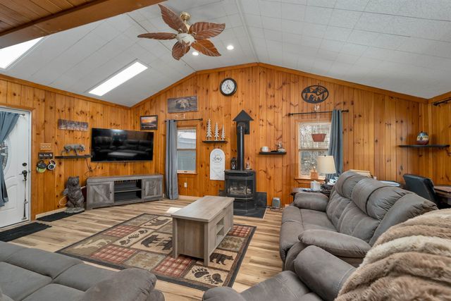 15 Manbow Road, Alton, NH 03809