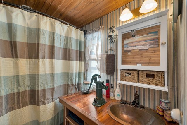 15 Manbow Road, Alton, NH 03809