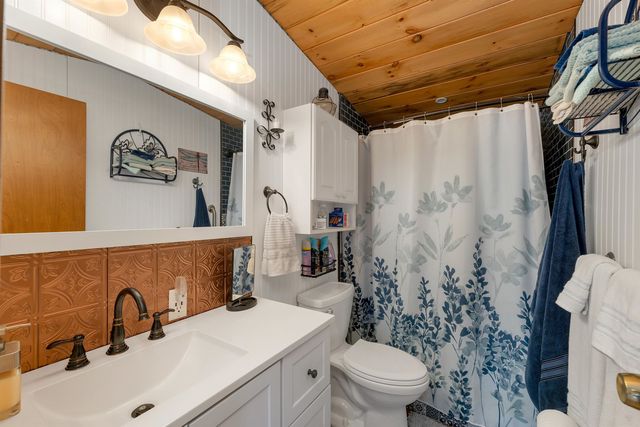 15 Manbow Road, Alton, NH 03809