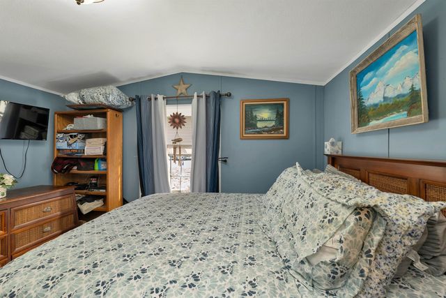 15 Manbow Road, Alton, NH 03809