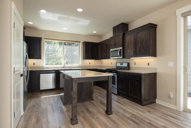 51844 Hollinshead Place, La Pine, OR 97739