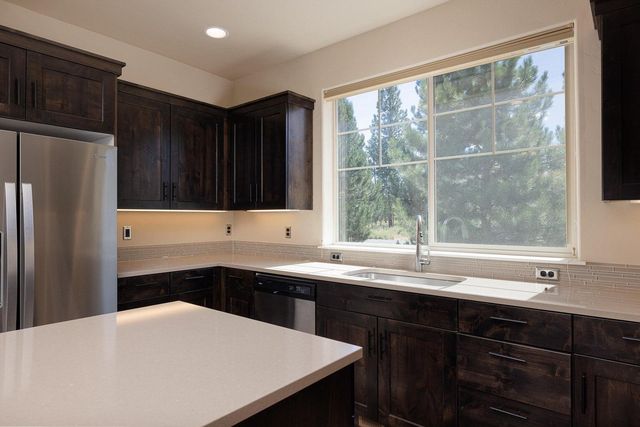 51844 Hollinshead Place, La Pine, OR 97739