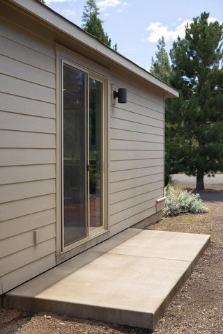 51844 Hollinshead Place, La Pine, OR 97739