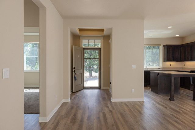 51844 Hollinshead Place, La Pine, OR 97739