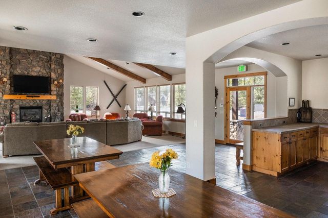 51844 Hollinshead Place, La Pine, OR 97739