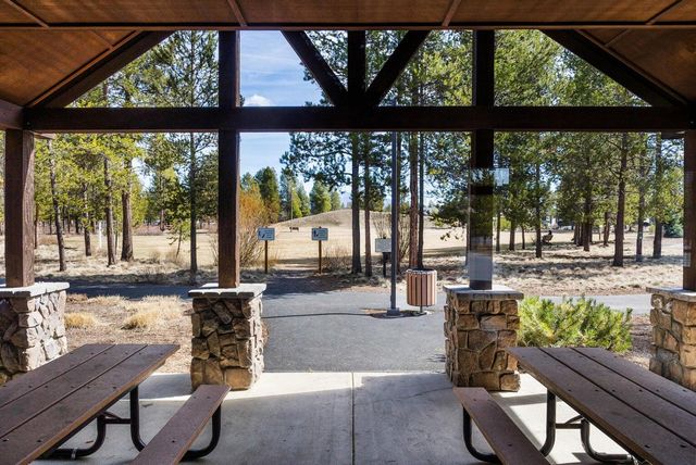 51844 Hollinshead Place, La Pine, OR 97739