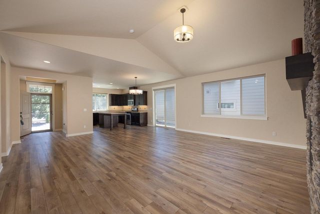 51844 Hollinshead Place, La Pine, OR 97739