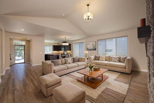 51844 Hollinshead Place, La Pine, OR 97739