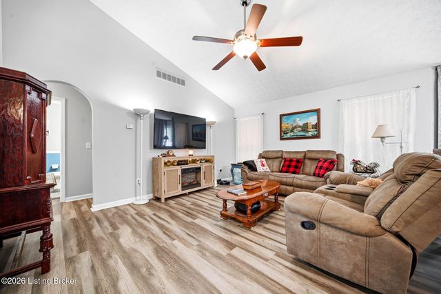 7711 Bridlewood Pl, Louisville, KY 40228