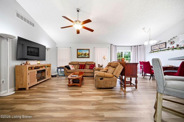 7711 Bridlewood Pl, Louisville, KY 40228