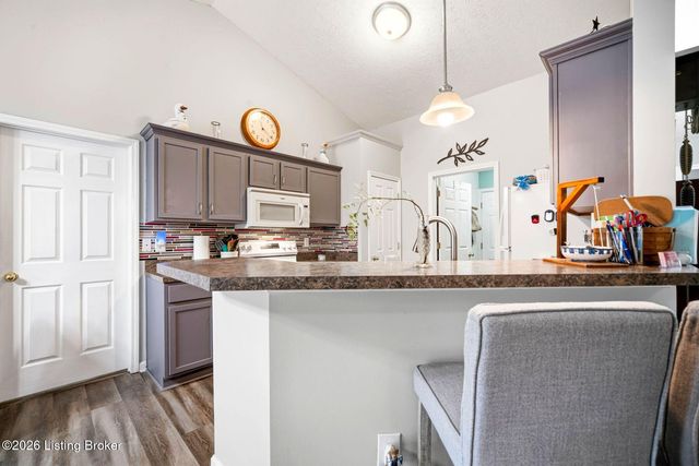 7711 Bridlewood Pl, Louisville, KY 40228