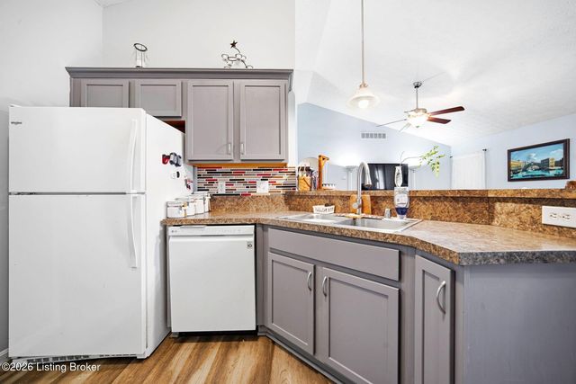 7711 Bridlewood Pl, Louisville, KY 40228