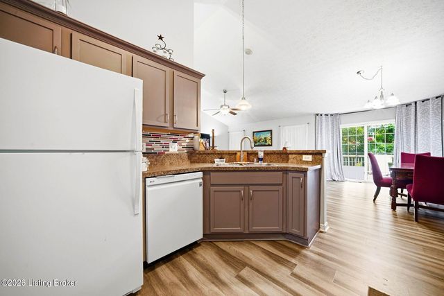 7711 Bridlewood Pl, Louisville, KY 40228