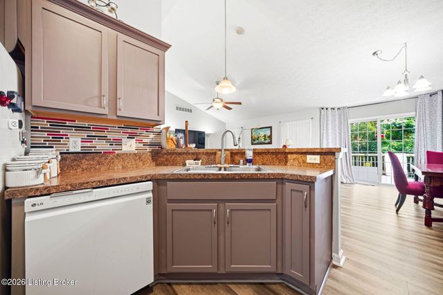 7711 Bridlewood Pl, Louisville, KY 40228