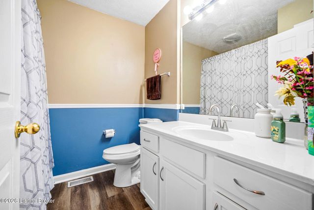 7711 Bridlewood Pl, Louisville, KY 40228