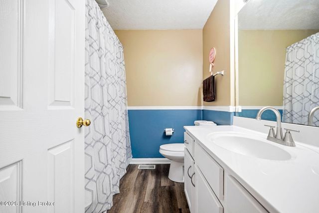 7711 Bridlewood Pl, Louisville, KY 40228