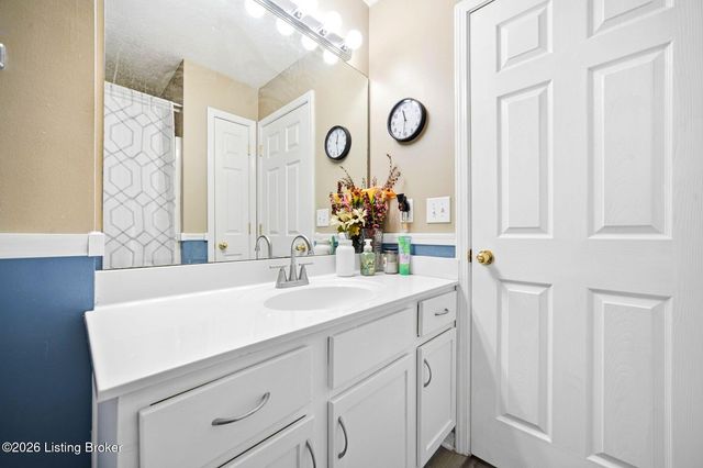 7711 Bridlewood Pl, Louisville, KY 40228