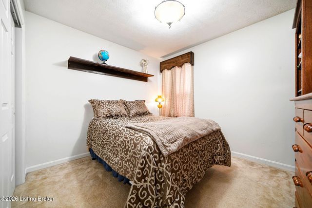 7711 Bridlewood Pl, Louisville, KY 40228