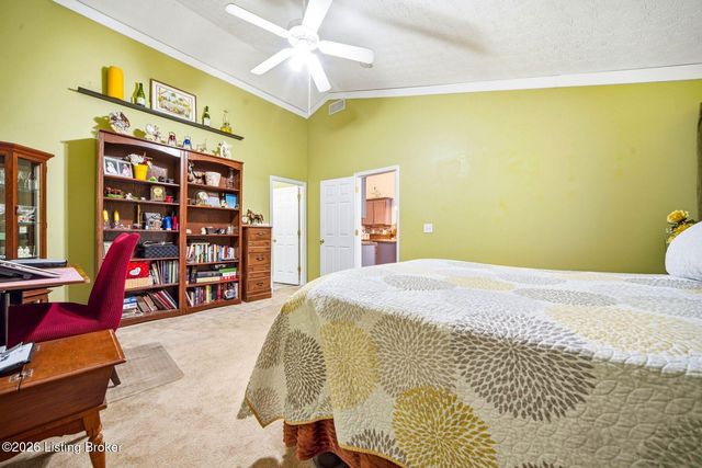 7711 Bridlewood Pl, Louisville, KY 40228