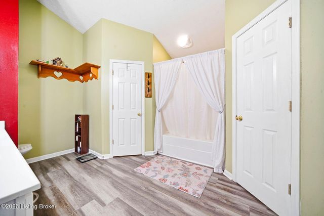 7711 Bridlewood Pl, Louisville, KY 40228