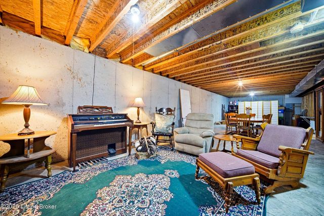 7711 Bridlewood Pl, Louisville, KY 40228