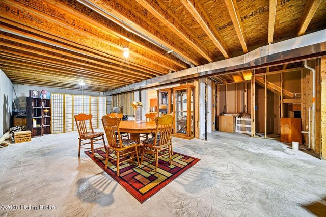 7711 Bridlewood Pl, Louisville, KY 40228