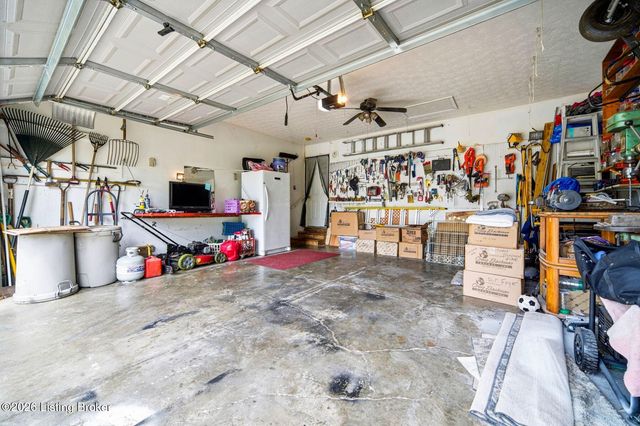 7711 Bridlewood Pl, Louisville, KY 40228