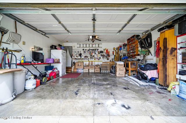 7711 Bridlewood Pl, Louisville, KY 40228