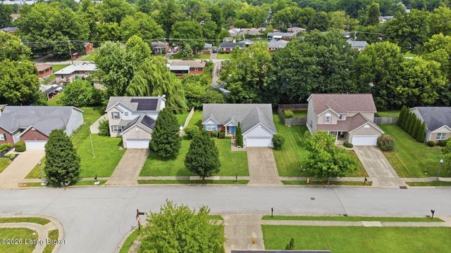 7711 Bridlewood Pl, Louisville, KY 40228