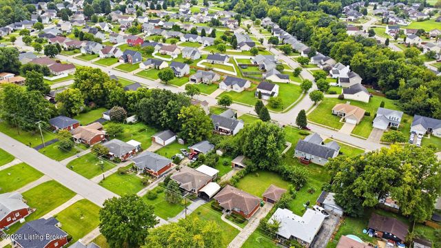 7711 Bridlewood Pl, Louisville, KY 40228