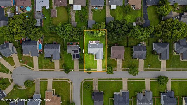 7711 Bridlewood Pl, Louisville, KY 40228