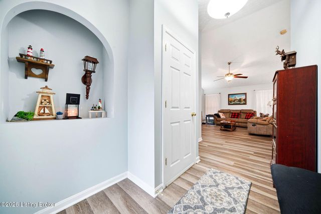 7711 Bridlewood Pl, Louisville, KY 40228