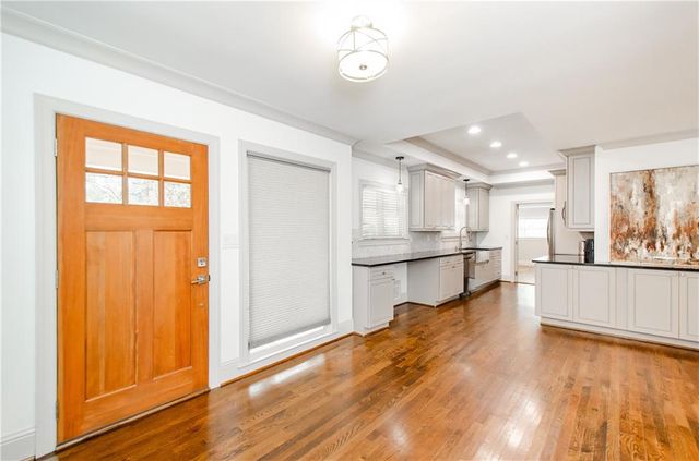 399 Hammond Drive, Atlanta, GA 30328