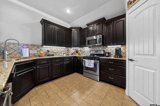 5830 Thompson Pl, Tyler, TX 75707