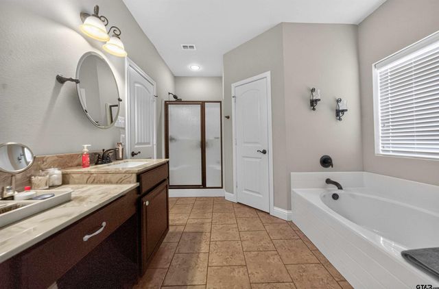 5830 Thompson Pl, Tyler, TX 75707