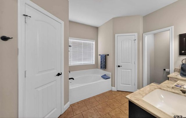 5830 Thompson Pl, Tyler, TX 75707