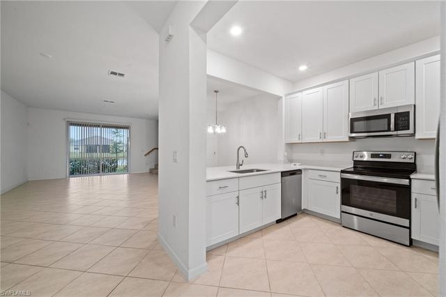 2878 Blossom WAY, Naples, FL 34120