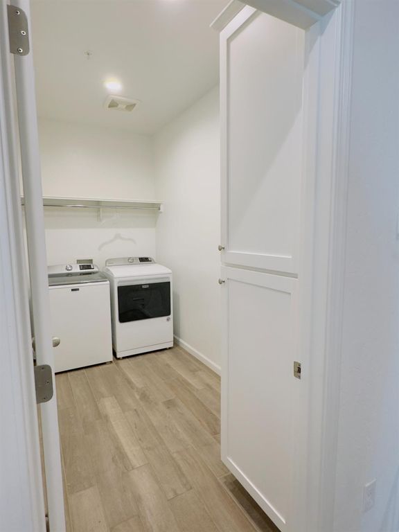 Image 12 of property listing at 1620 W Porter Avenue, Visalia, CA 93291