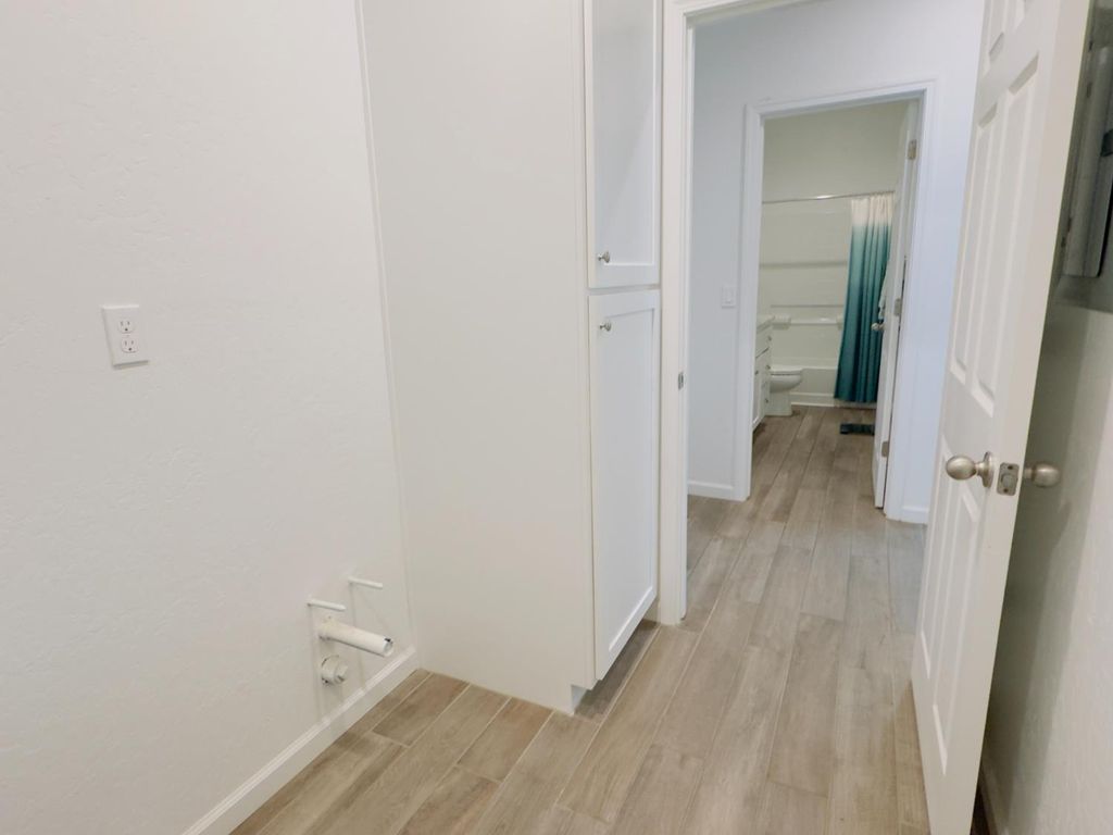 Image 14 of property listing at 1620 W Porter Avenue, Visalia, CA 93291