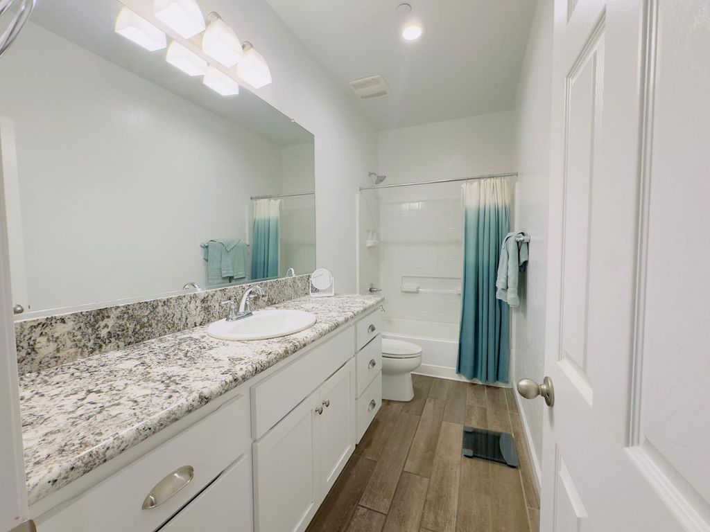Image 22 of property listing at 1620 W Porter Avenue, Visalia, CA 93291