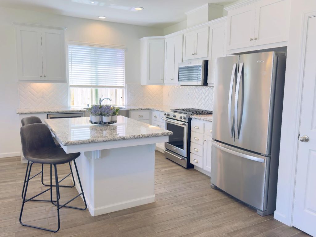 Image 26 of property listing at 1620 W Porter Avenue, Visalia, CA 93291