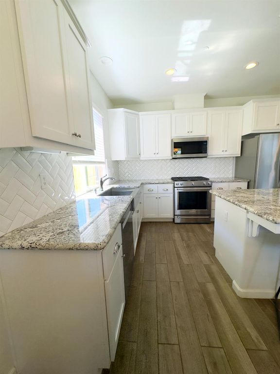 Image 29 of property listing at 1620 W Porter Avenue, Visalia, CA 93291