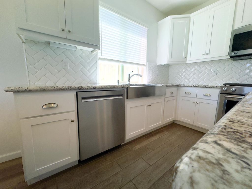 Image 30 of property listing at 1620 W Porter Avenue, Visalia, CA 93291