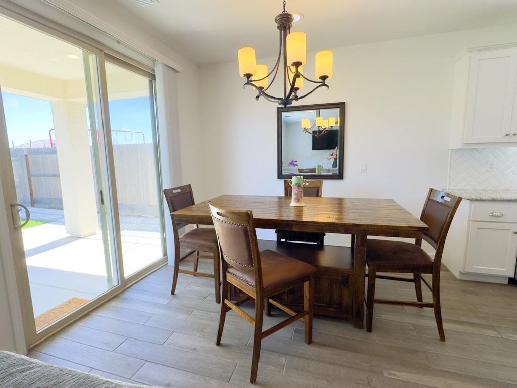 Image 33 of property listing at 1620 W Porter Avenue, Visalia, CA 93291