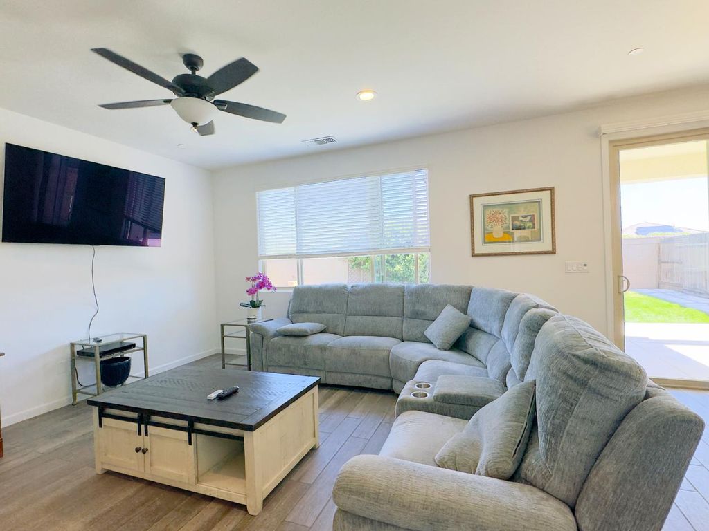 Image 34 of property listing at 1620 W Porter Avenue, Visalia, CA 93291