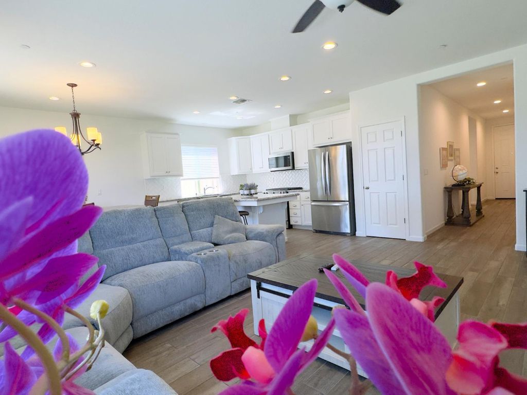 Image 35 of property listing at 1620 W Porter Avenue, Visalia, CA 93291