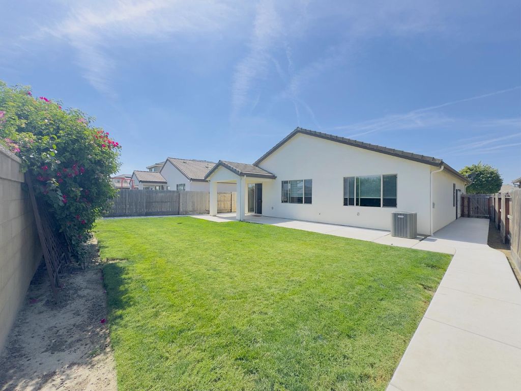 Image 46 of property listing at 1620 W Porter Avenue, Visalia, CA 93291