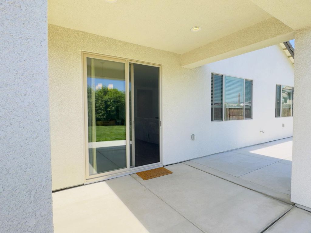 Image 48 of property listing at 1620 W Porter Avenue, Visalia, CA 93291