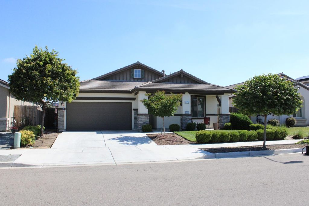 Image 51 of property listing at 1620 W Porter Avenue, Visalia, CA 93291