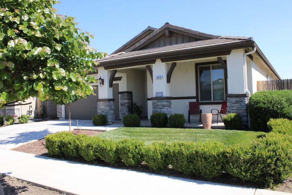 Image 52 of property listing at 1620 W Porter Avenue, Visalia, CA 93291